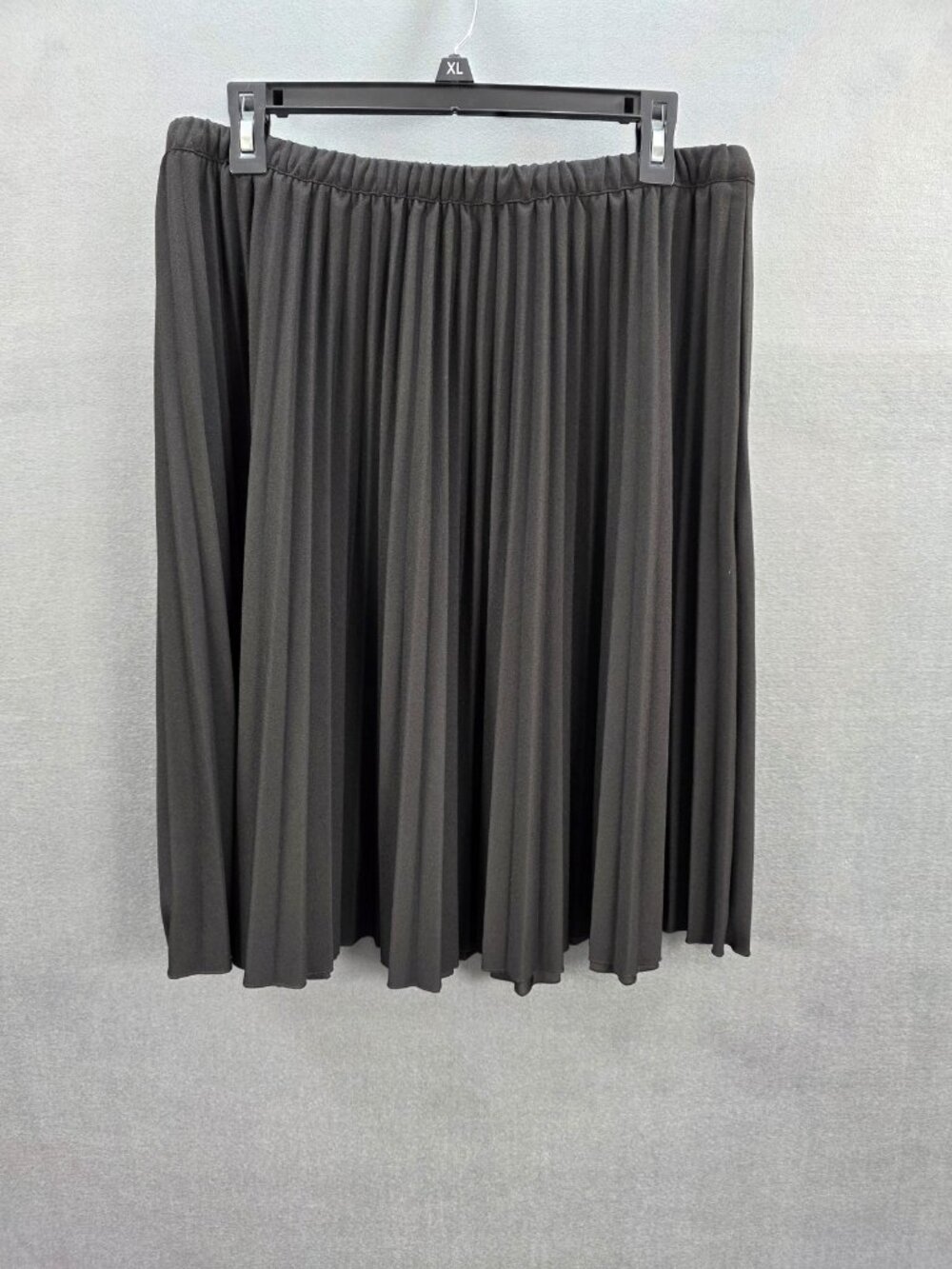 Alfred Dunner Black Pleated Skirt 16P Petite Elastic Waist Midi